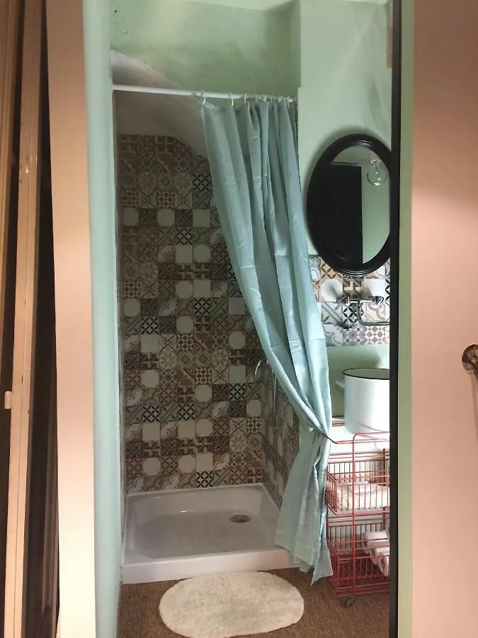 la chambre des étangs Fréjus 0*,